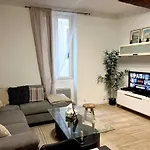 Cozy Centre - Plaza Nemausus Апартаменты *